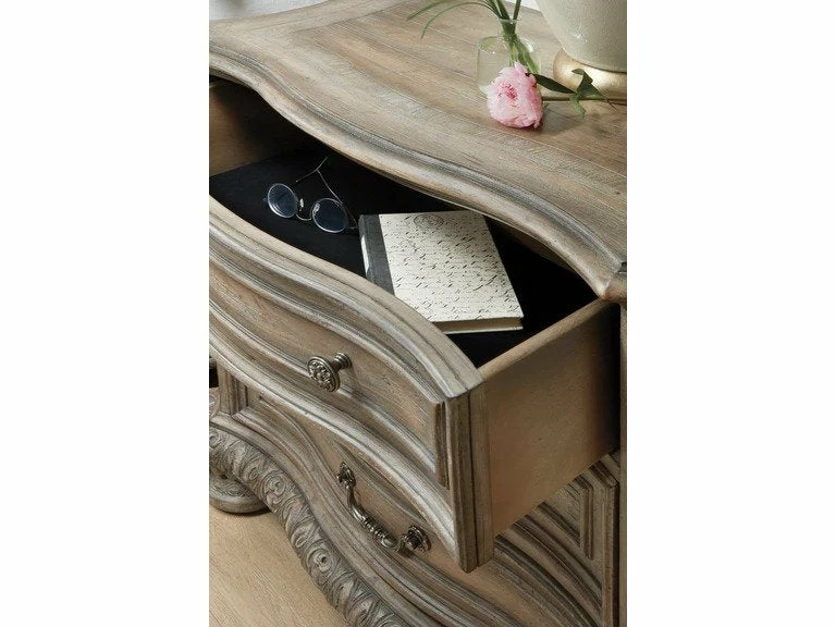 Hooker Furniture Castella Three Drawer Nigthstand 3 Hooker Furniture Castella Three Drawer Nigthstand